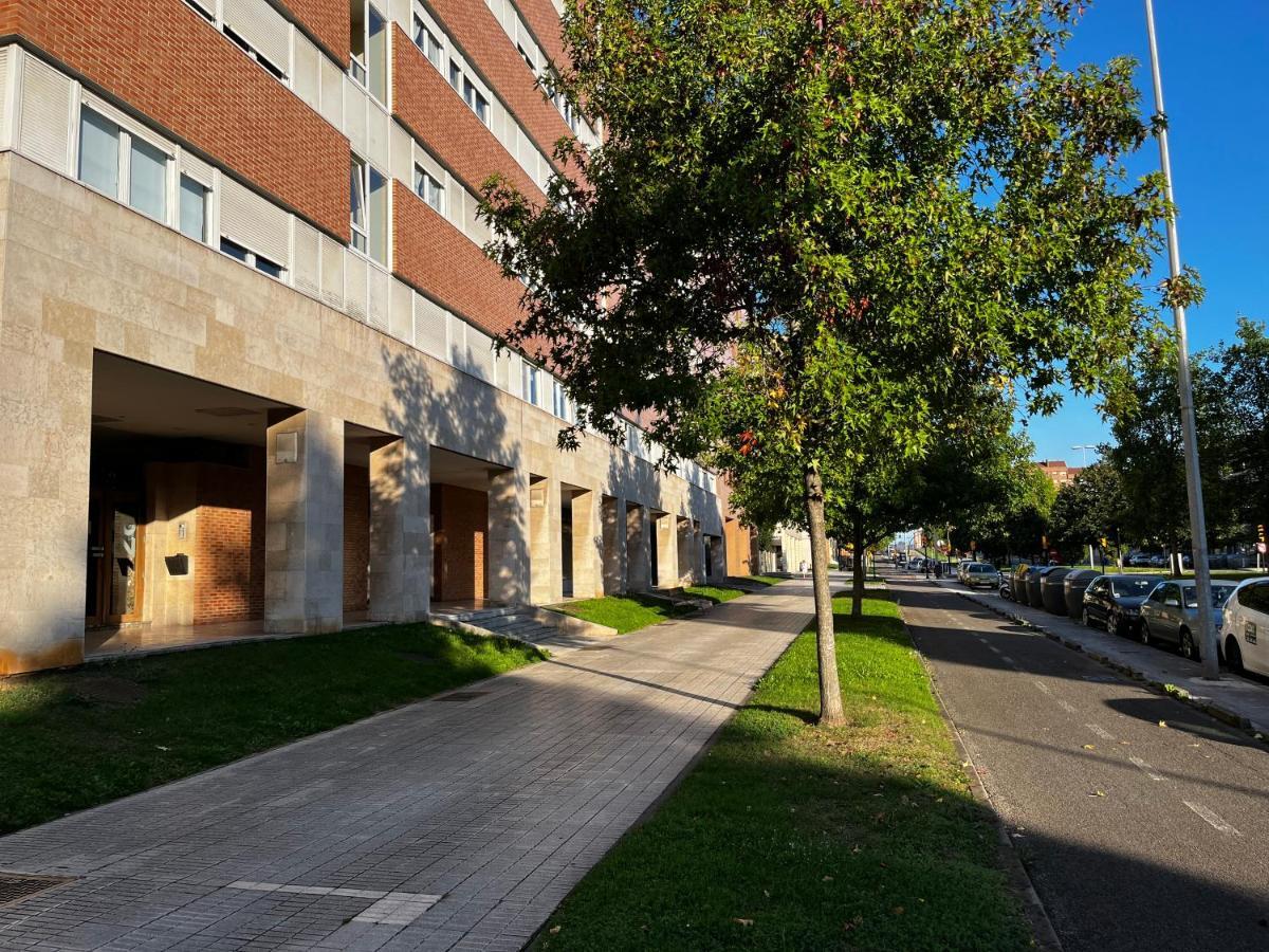 Amplio Apartamento Con Plaza De Parking. * Gijon