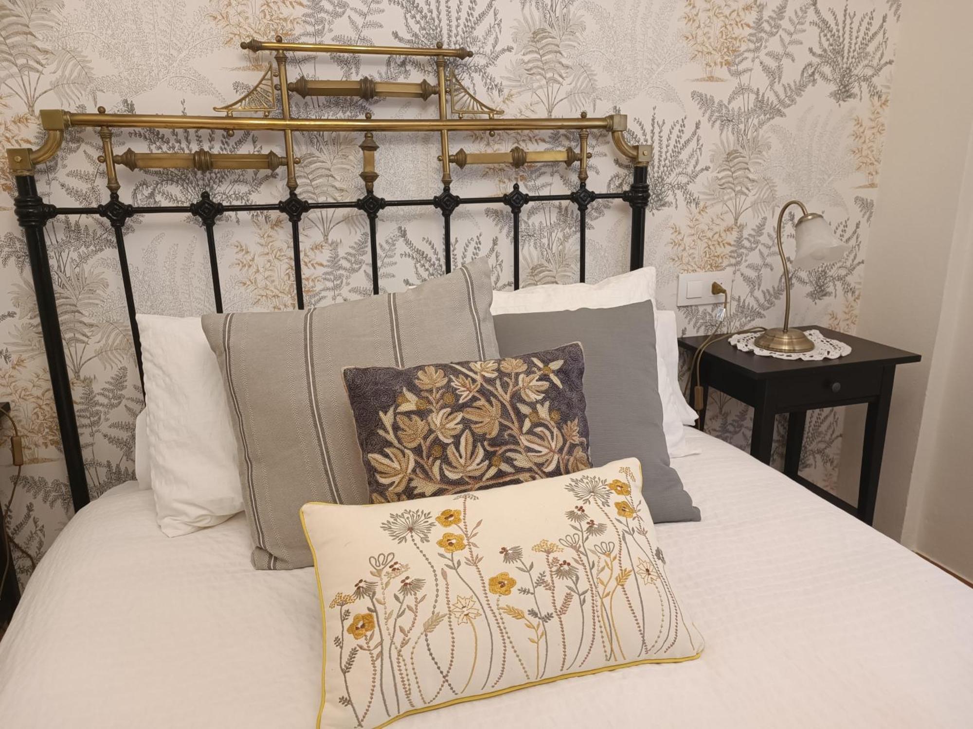 Apartment En La Ciudad, Con Patio -parking Gratis *