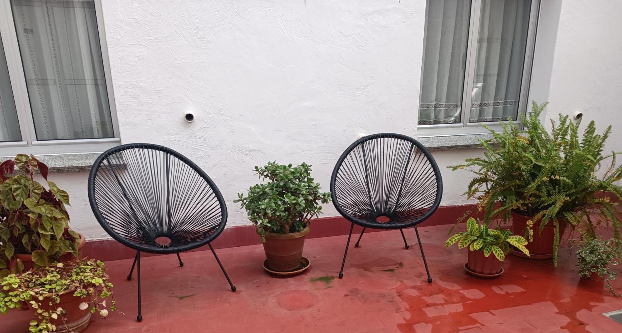 Apartment En La Ciudad, Con Patio -parking Gratis