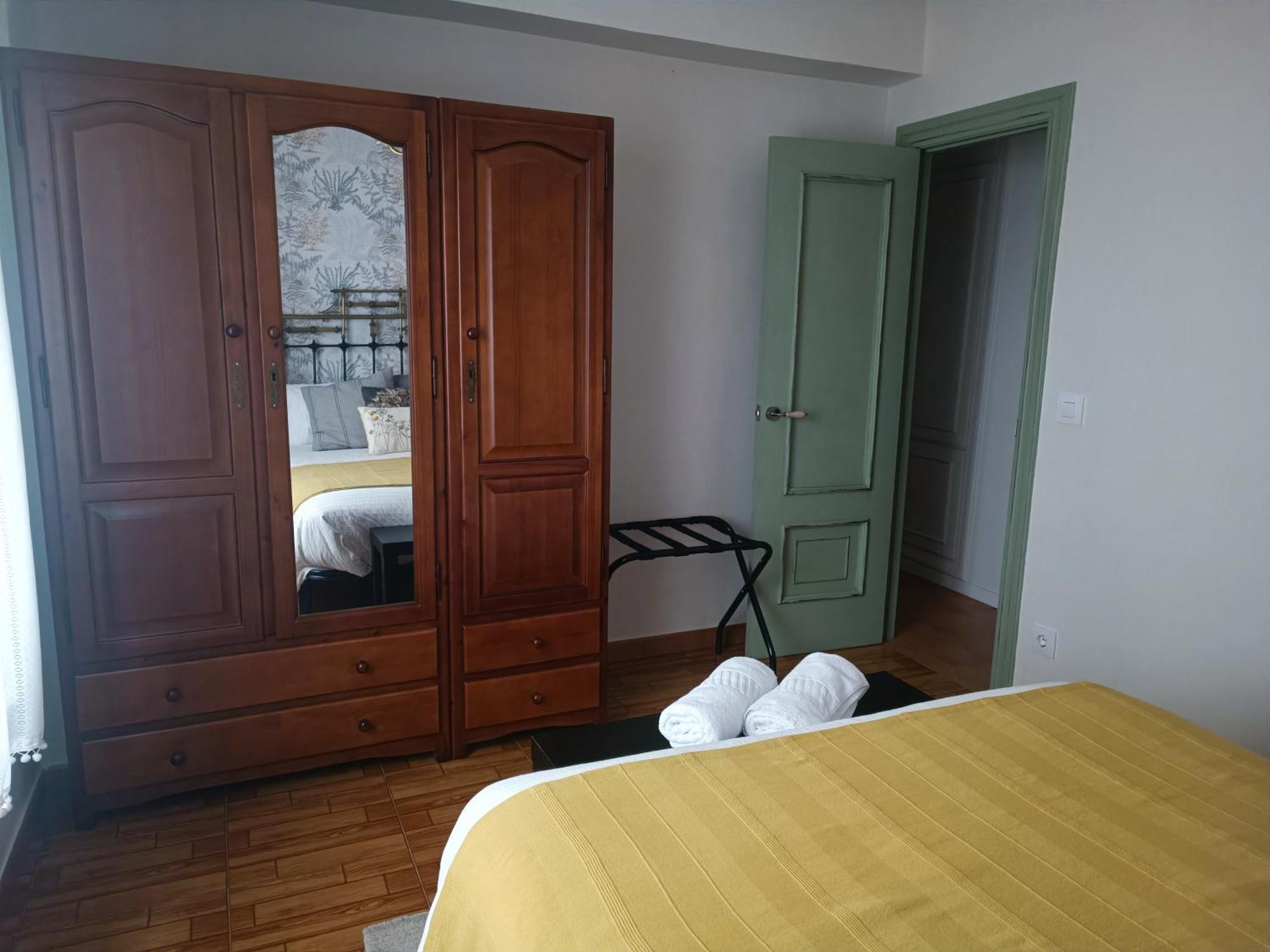 En La Ciudad, Con Patio -parking Gratis Apartment *