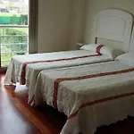 Chalet En Somio Con Finca Independiente
