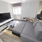 A Un Paso De La Playa, Amplio Apartamento