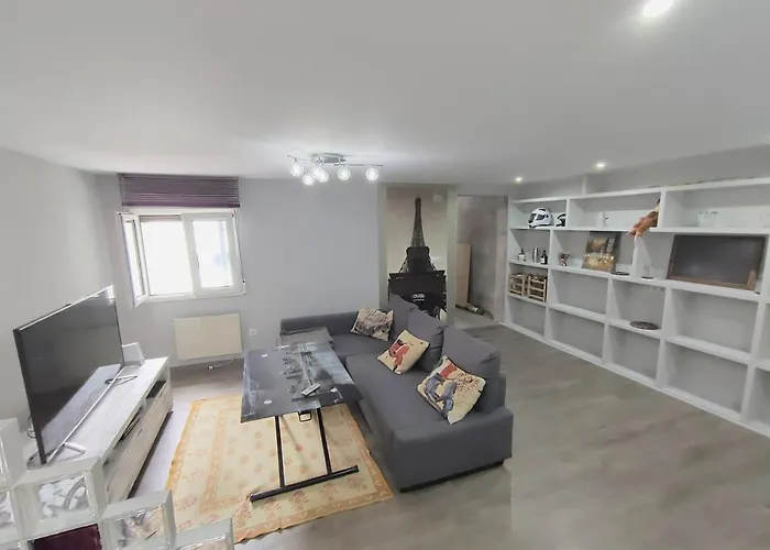 A Un Paso De La Playa, Amplio Apartamento
