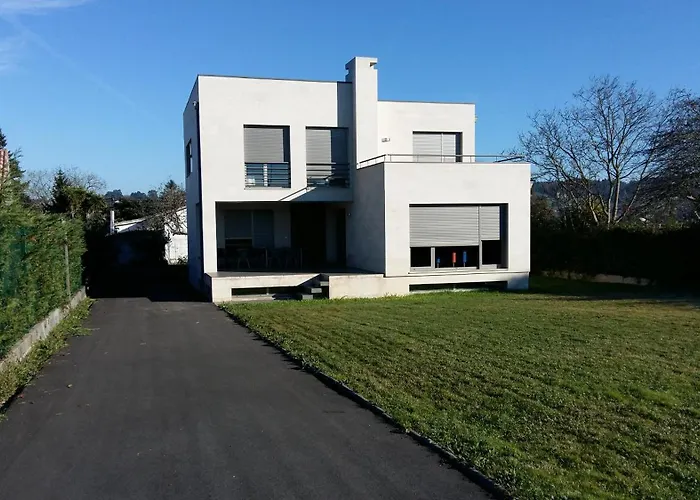 Chalet En Somio Con Finca Independiente