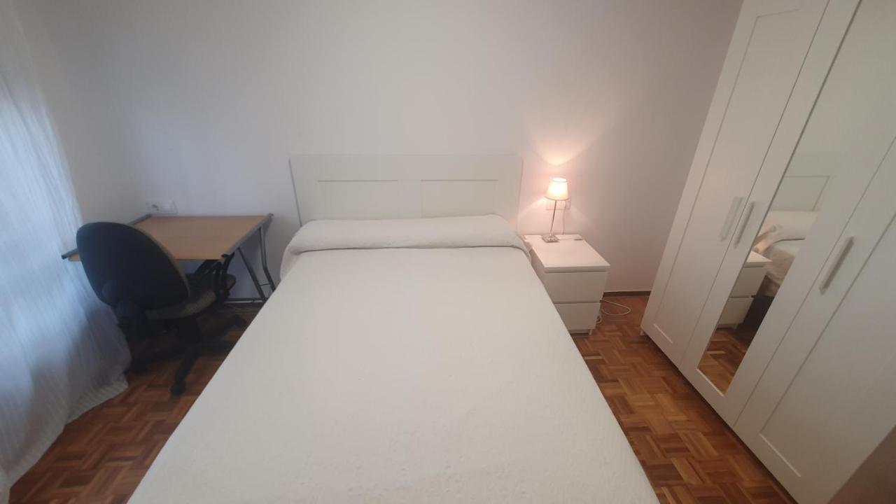 Libertad 10, Piso Céntrico En Gijón, Con Wifi De 3 Hab 5 Personas *
