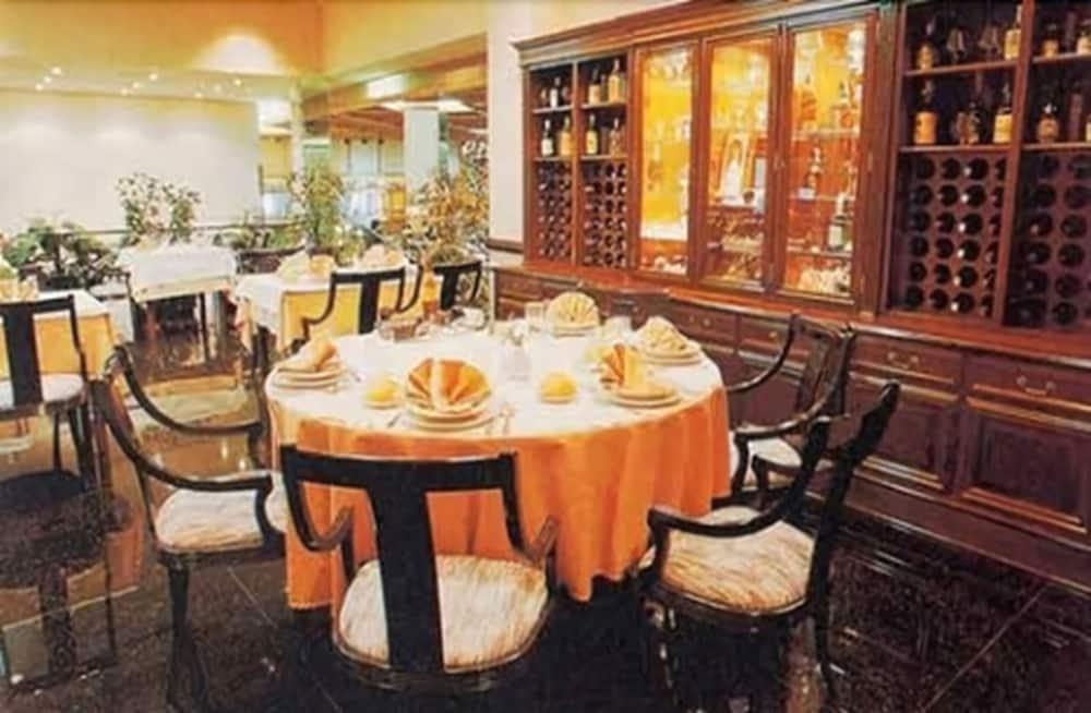 Centro Begona Hotel