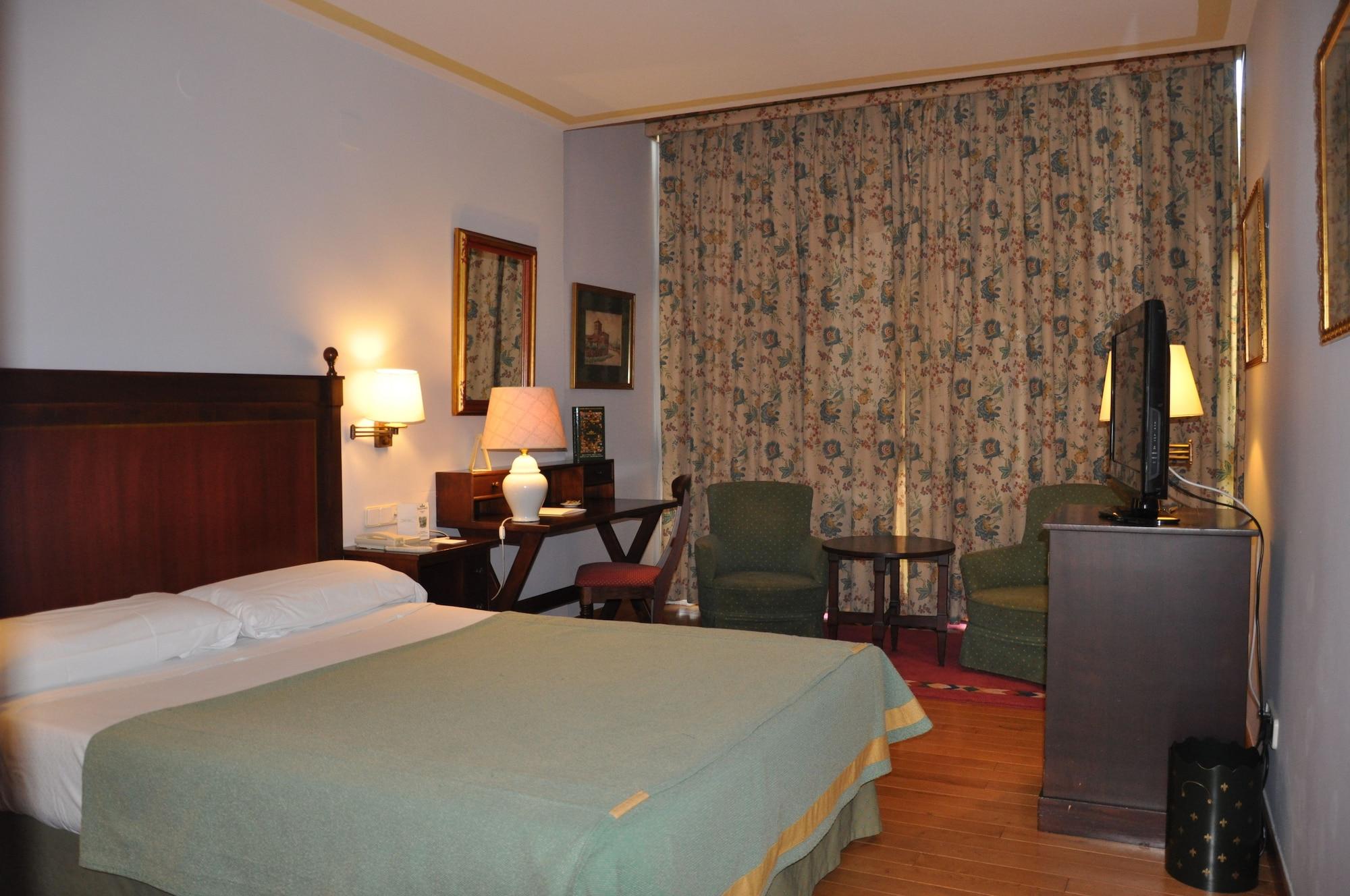 Hotel De 4*