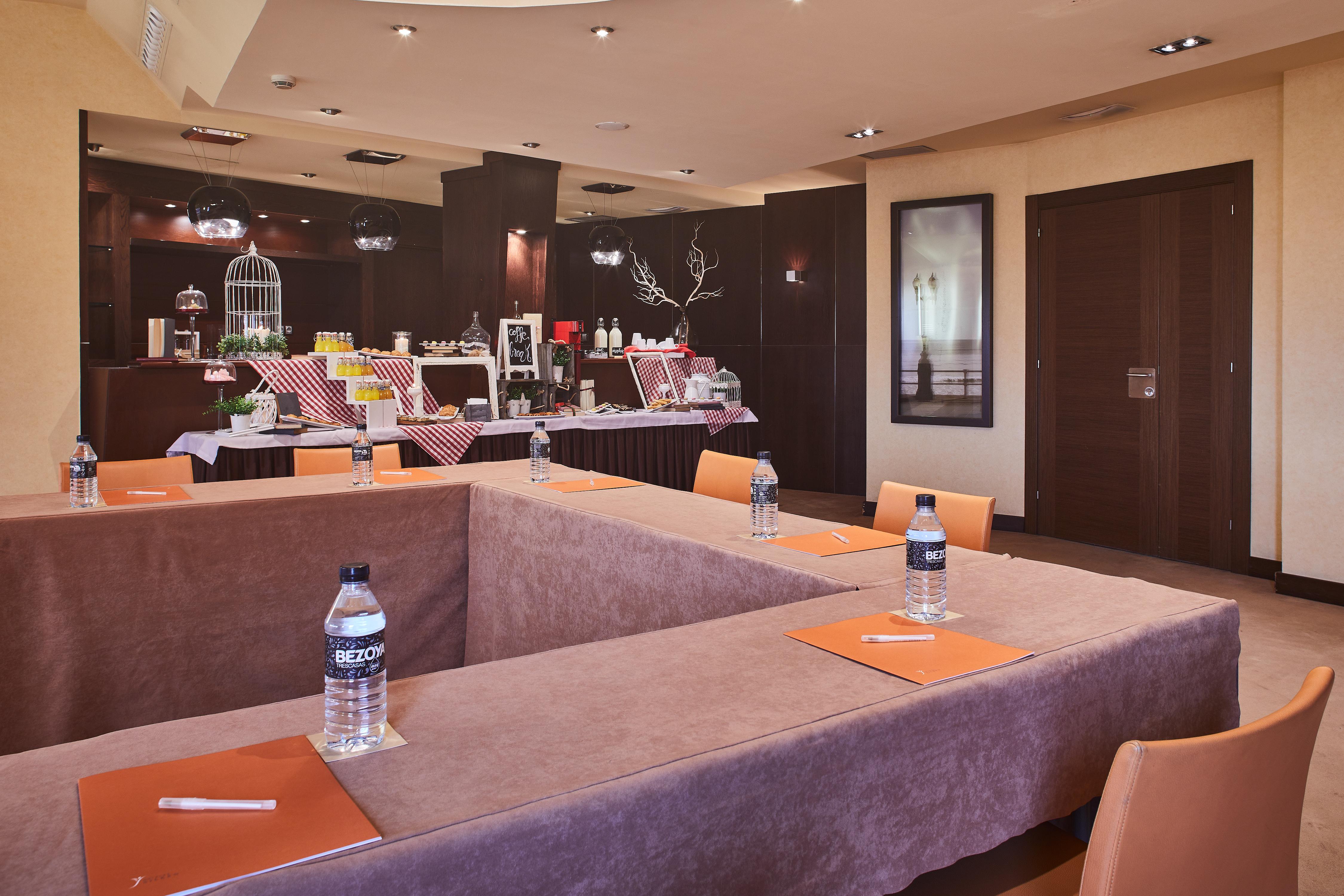 Silken Ciudad 4*