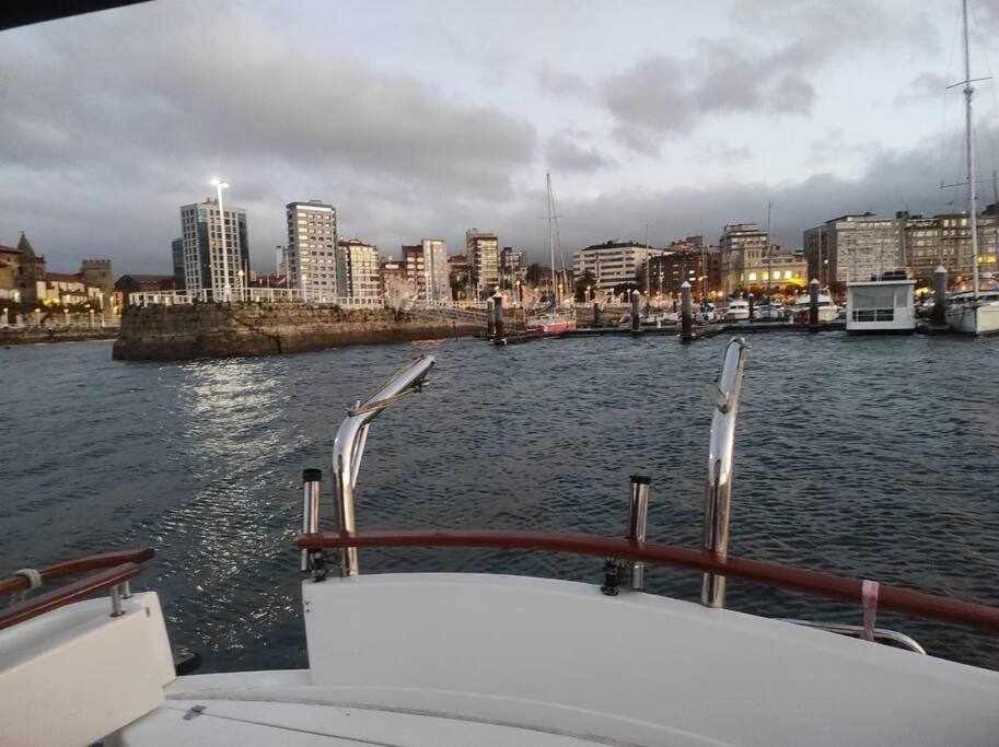 Hotel en barco Boat Cardeli
