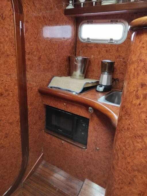 Boat Cardeli *