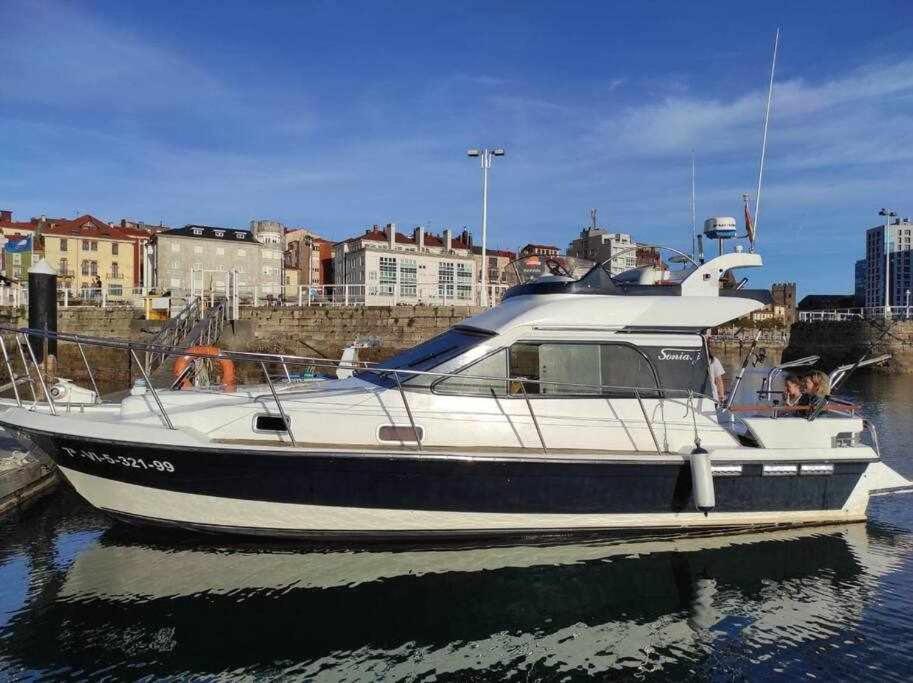 Boat Cardeli