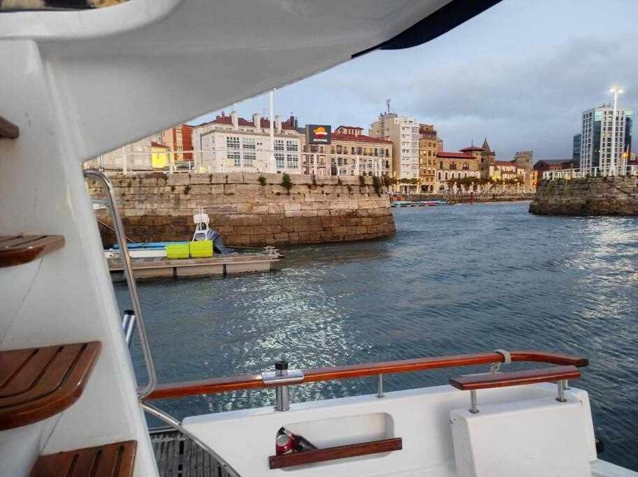 Boat Cardeli * Gijón