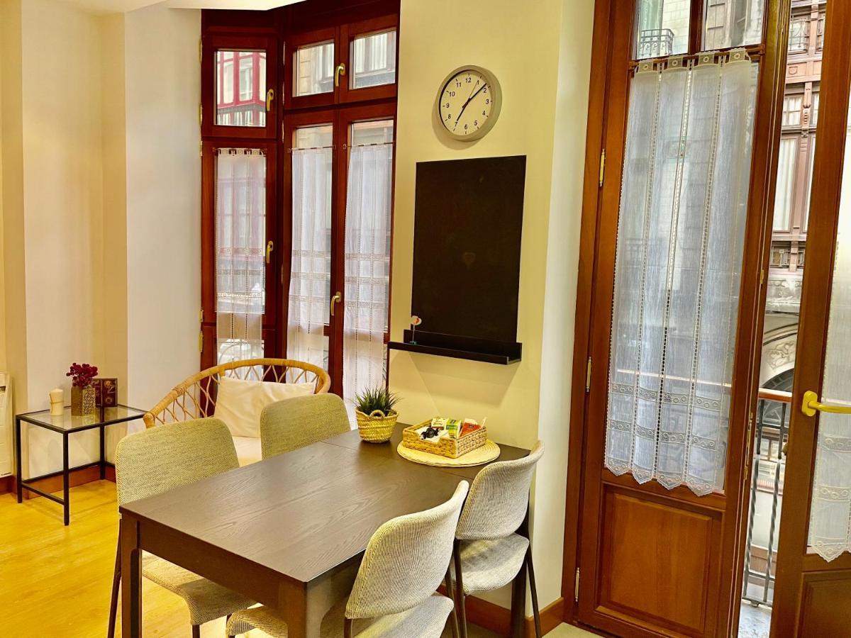 Instituto 1º Apartment *