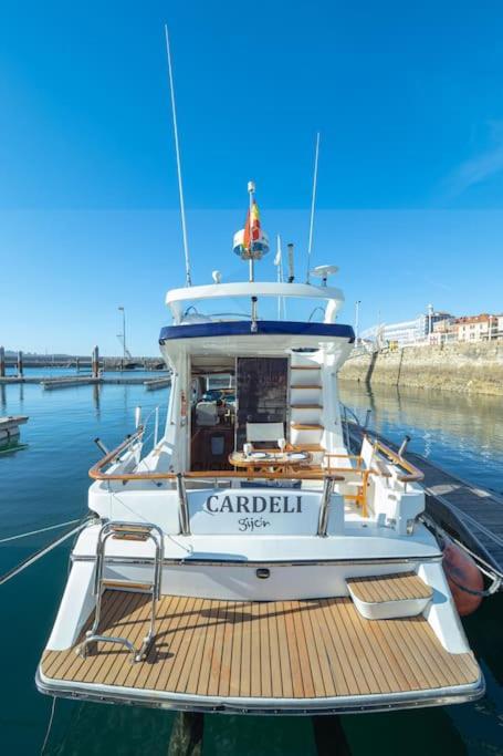 Hotel en barco Boat Cardeli