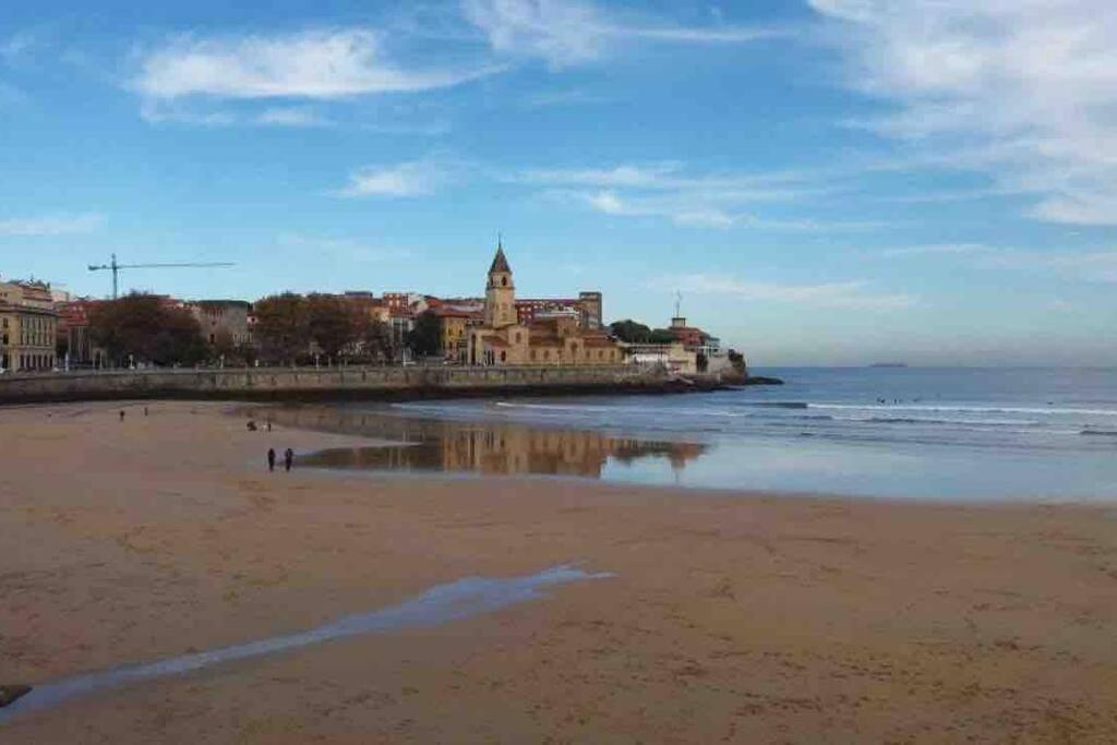 A 100metros De La Playa De San Lorenzo *
