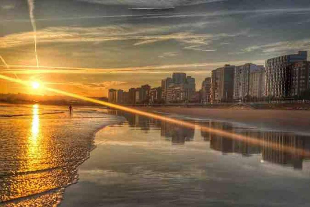A 100metros De La Playa De San Lorenzo *