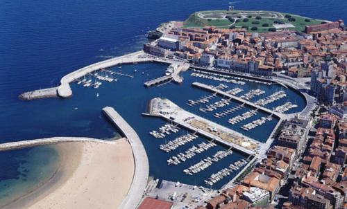 A 300 M De La Playa, Se Alquila Por Quincenas Vut4298as Apartamento *