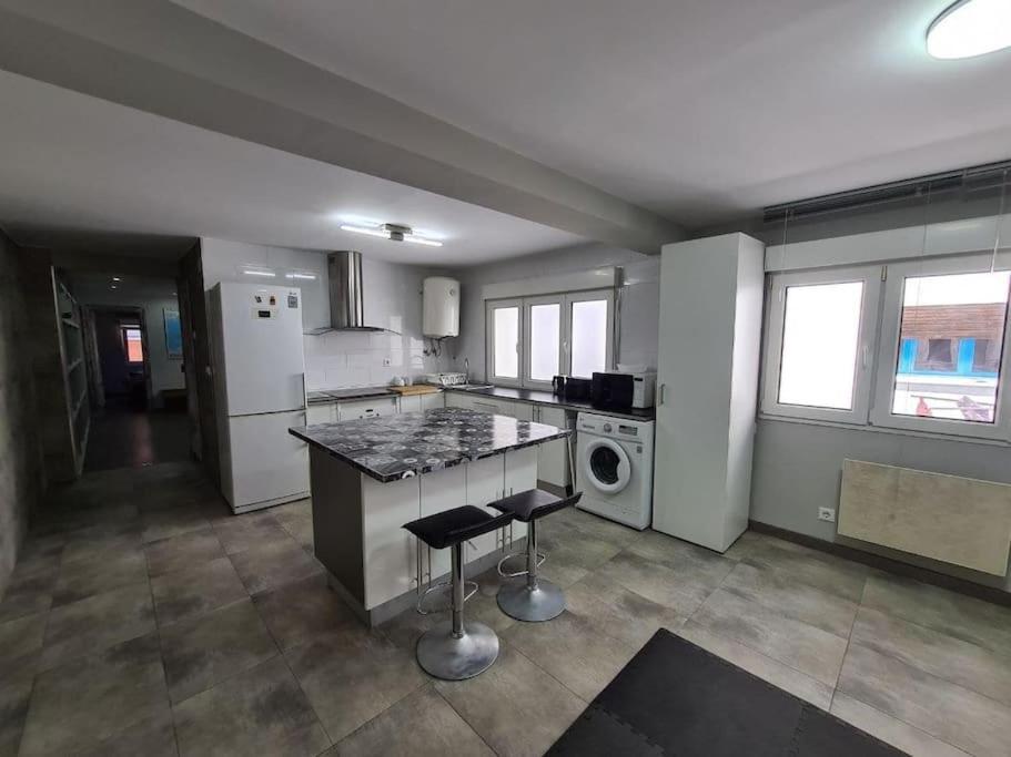 A Un Paso De La Playa, Amplio Apartamento