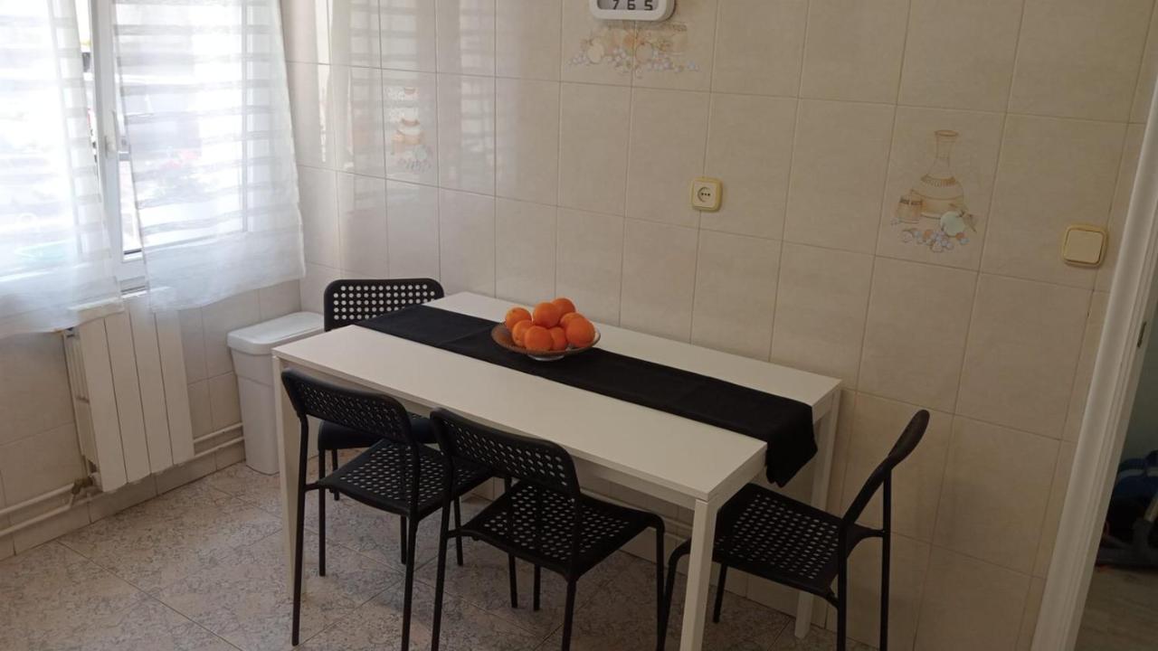A 300 M De La Playa, Se Alquila Por Quincenas Vut4298as Apartamento Gijón