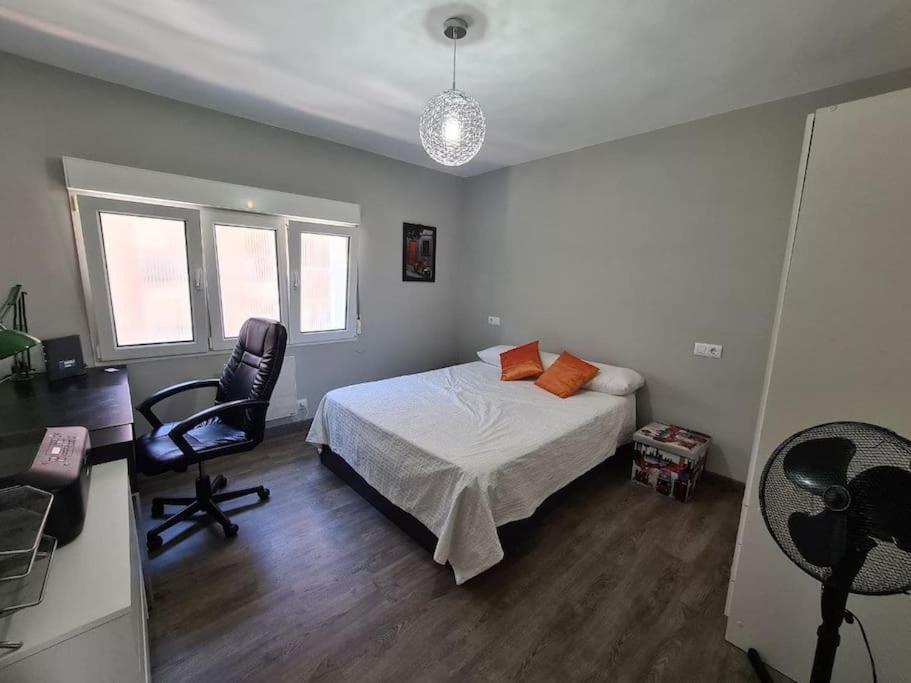 A Un Paso De La Playa, Amplio Apartamento *