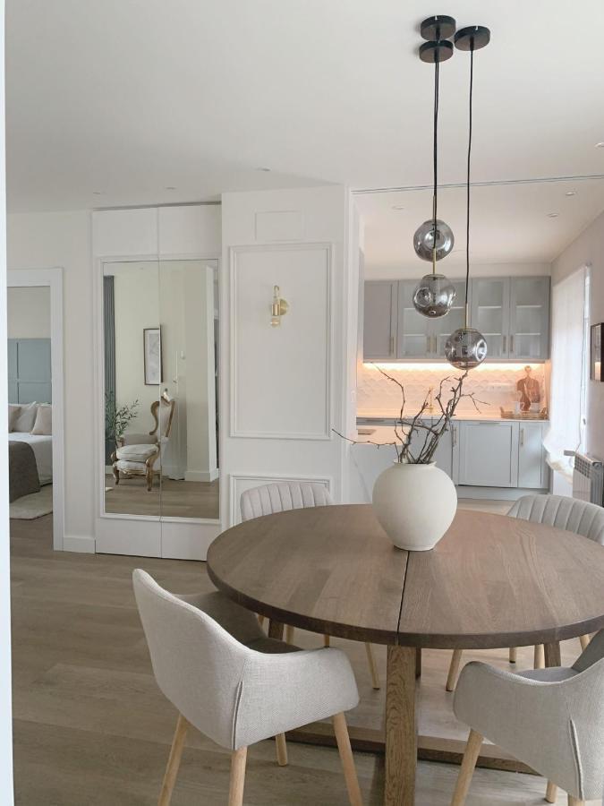 Lujoso Boutique A Estrenar Con Parking Gratis Apartamento *