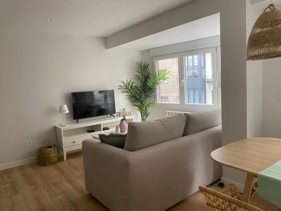 A Estrenar En Centro Gijon. Fibra-tv Apartamento