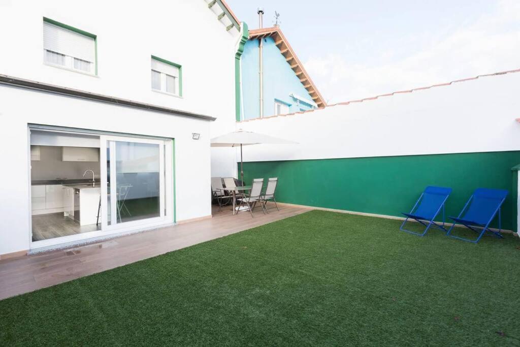 En La Cuidad- Con Jardin Y Barbacoa Holiday home Gijon