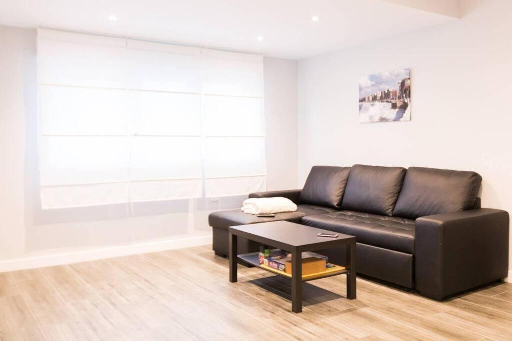 En La Cuidad- Con Jardin Y Barbacoa Holiday home Gijon