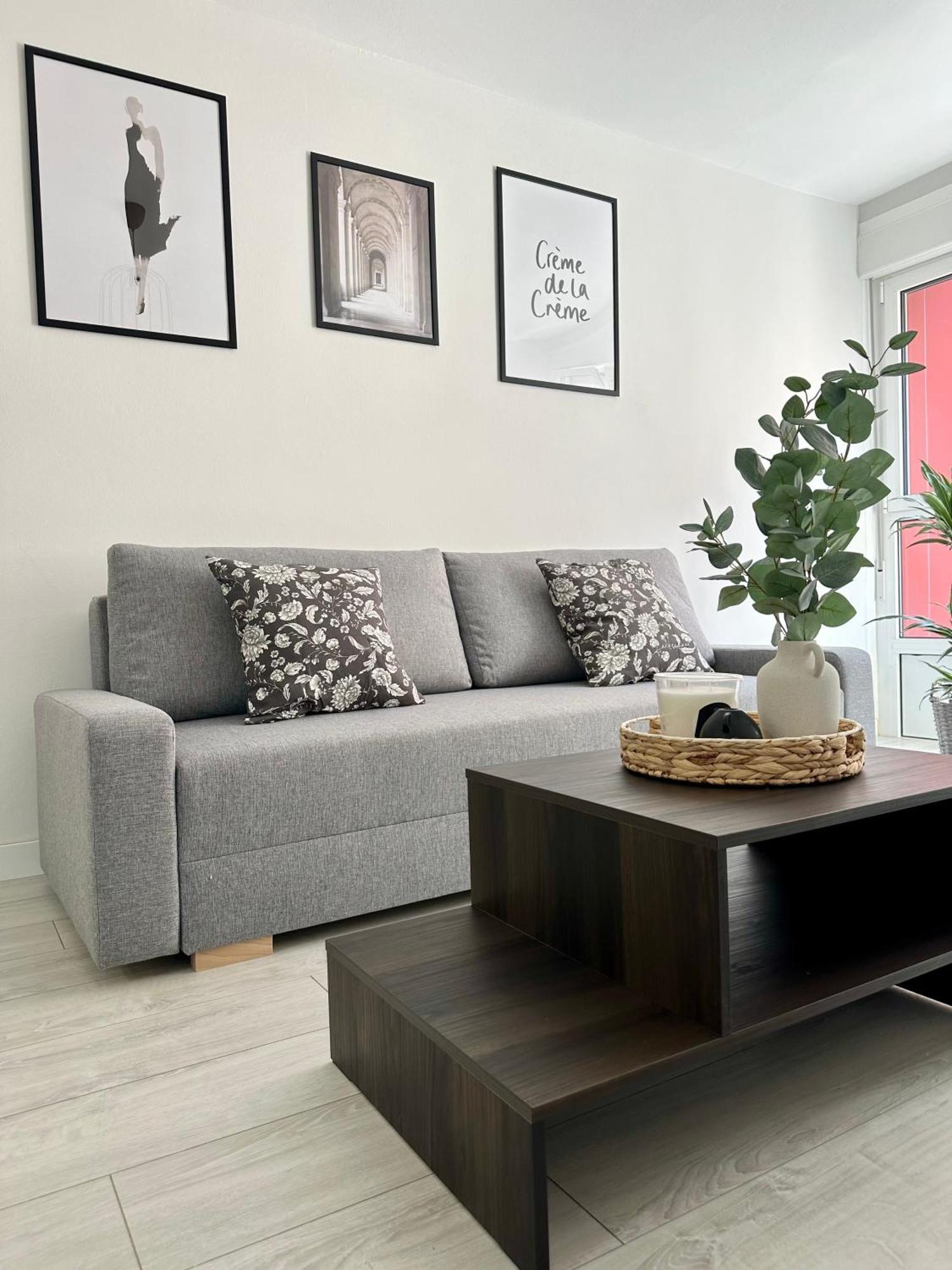 Apartment Cozy Flat 5 Mins From The *