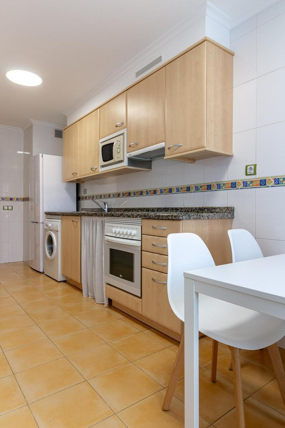 Ah Delux3rooms Vut6893as