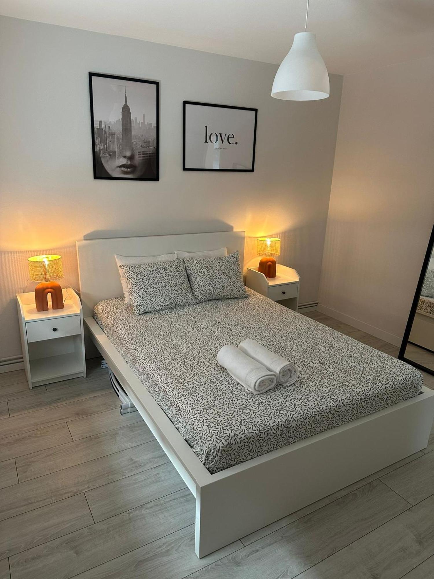 Apartment Cozy Flat 5 Mins From The *