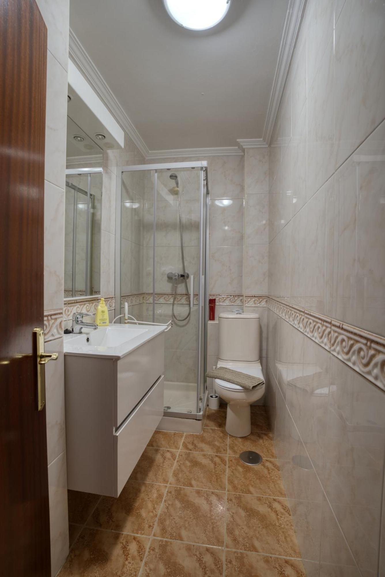 Muy Amplio, Con Wifi Y A 12 Minutos Del Centro Apartment Gijon
