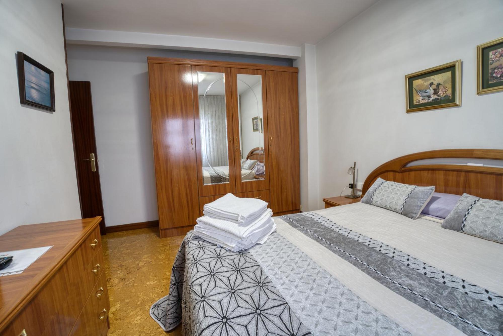 Muy Amplio, Con Wifi Y A 12 Minutos Del Centro Apartment Gijon