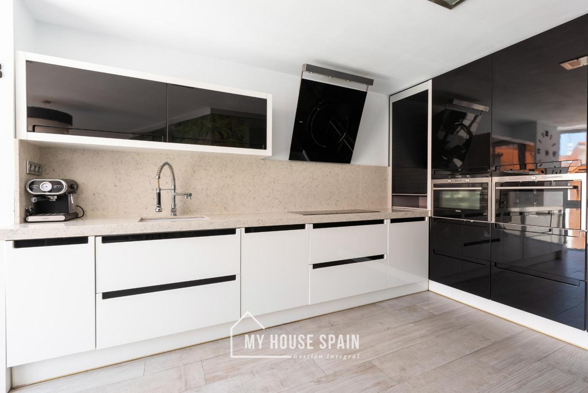 Myhousespain - Espacioso Piso Con Parking * Gijon