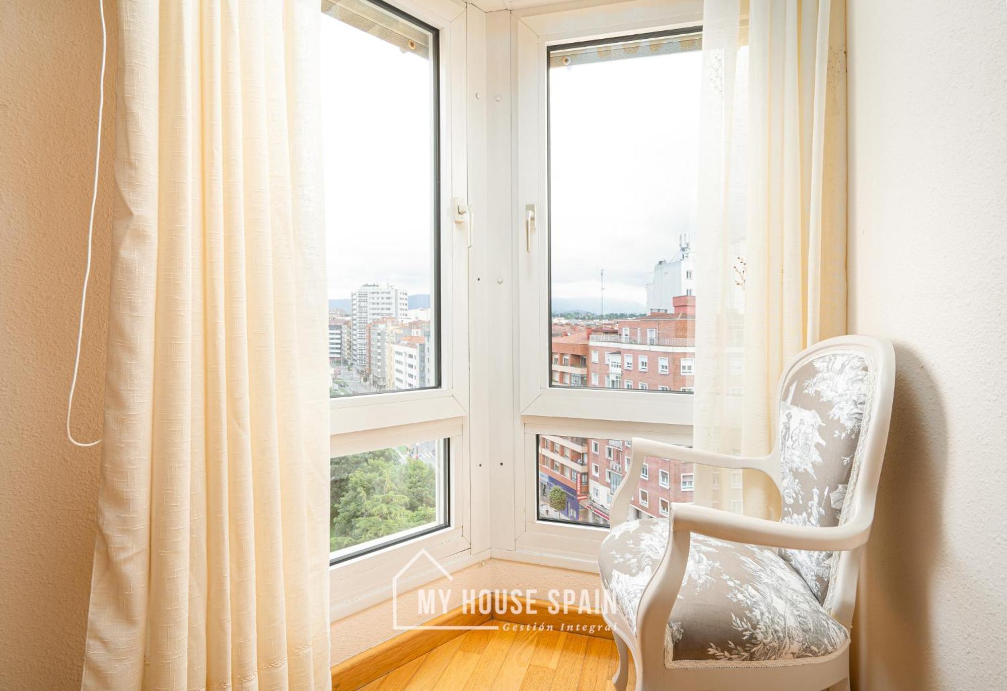 Apartamento Amplio Con Vistas En Pleno Centro Gijón