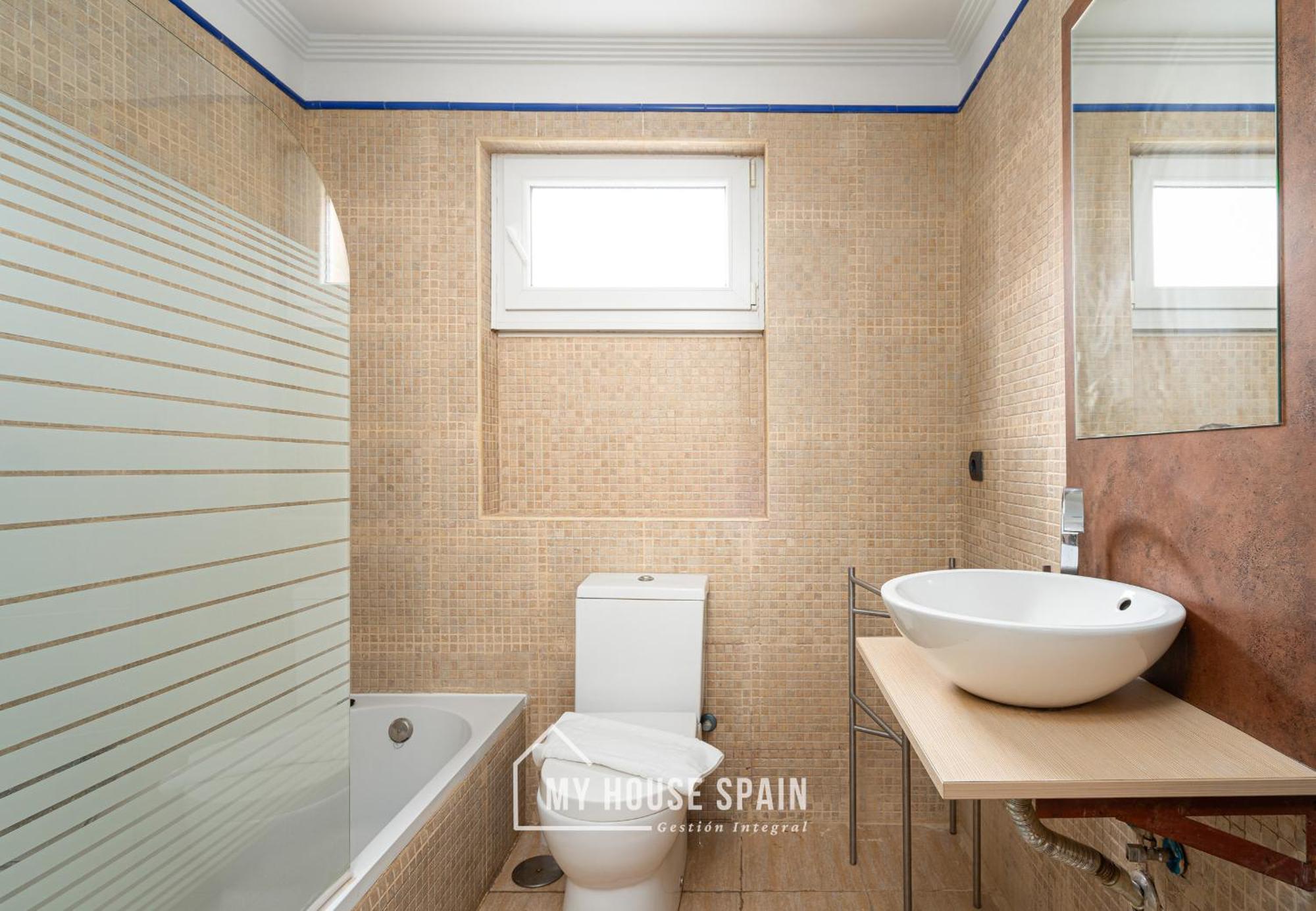 Myhousespain - Piso Reformado En El Centro Gijon