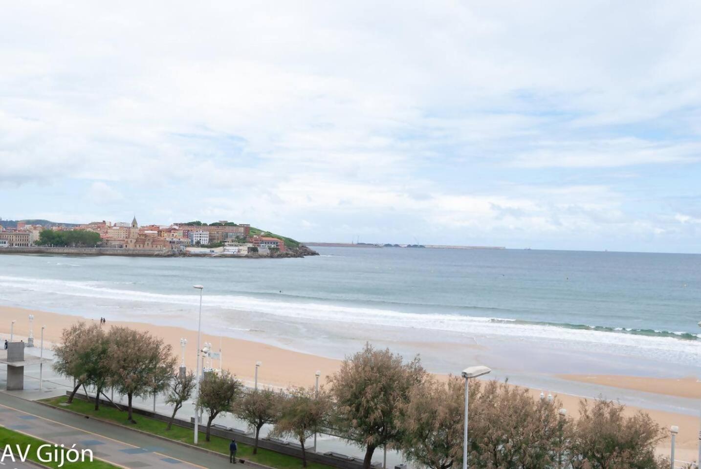 Av Emilio Tuya Apartamento Gijón