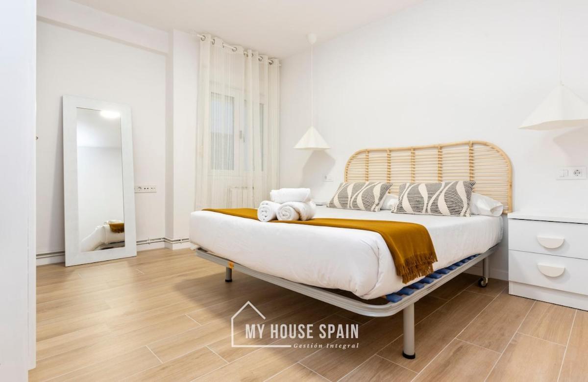 Myhousespain - Piso Reformado Con Patio Privado *