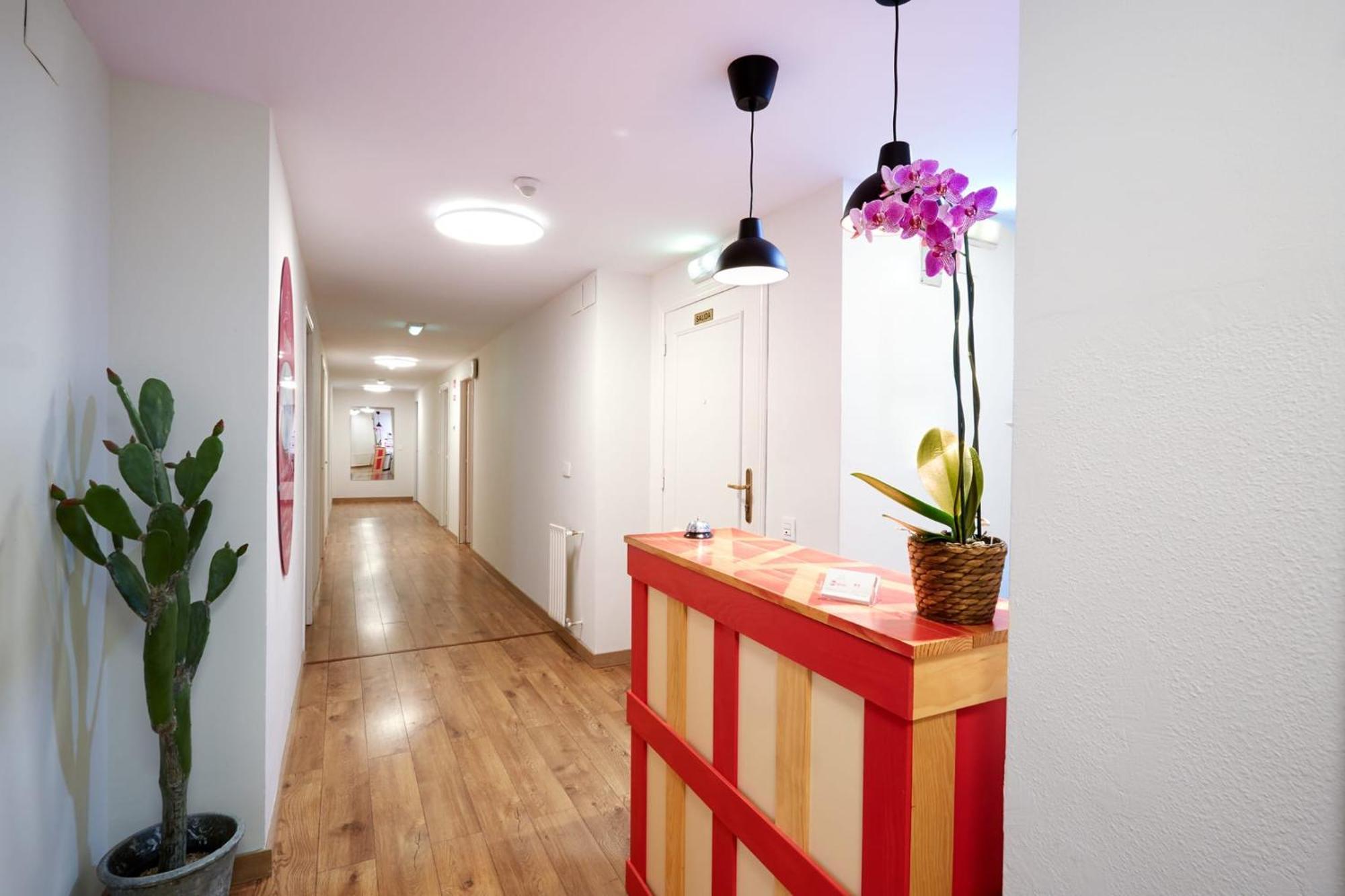 Bed & Breakfast Life Magenta *