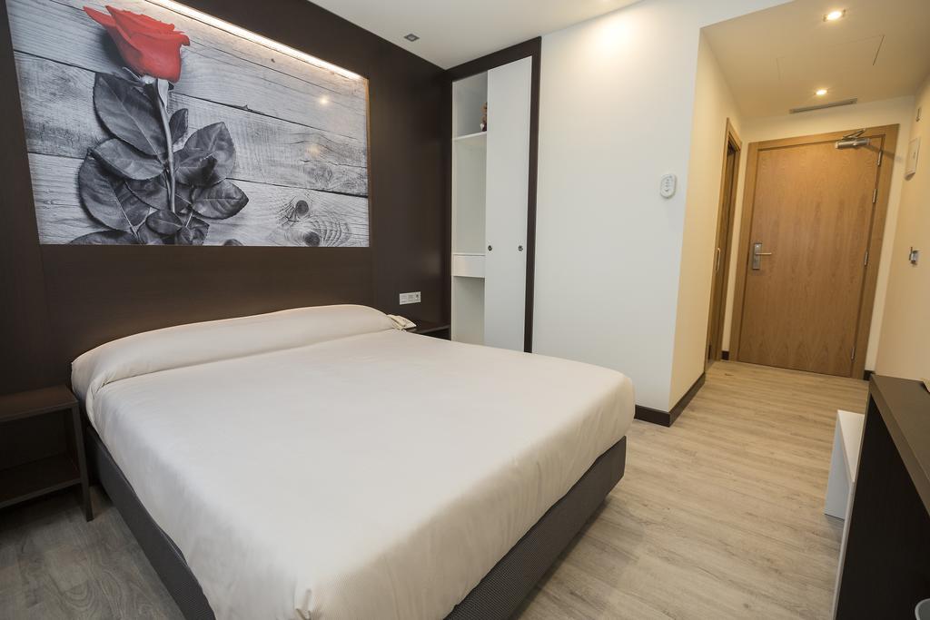 Hotel La De Roces *
