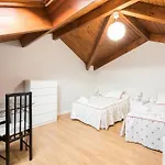 Chalet En La Cuidad- Con Jardin Y Barbacoa