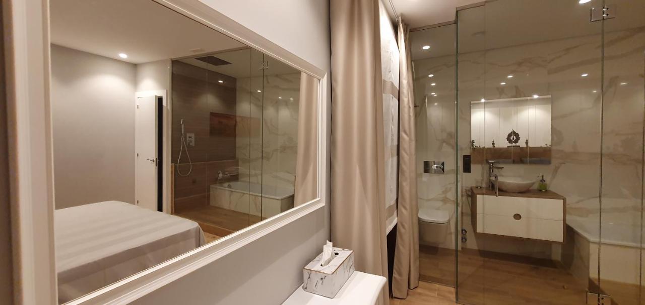 Dindurra Lux *