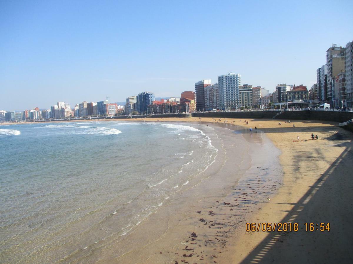 Plaza Fernando Vi Cerca Playa Arbeyal