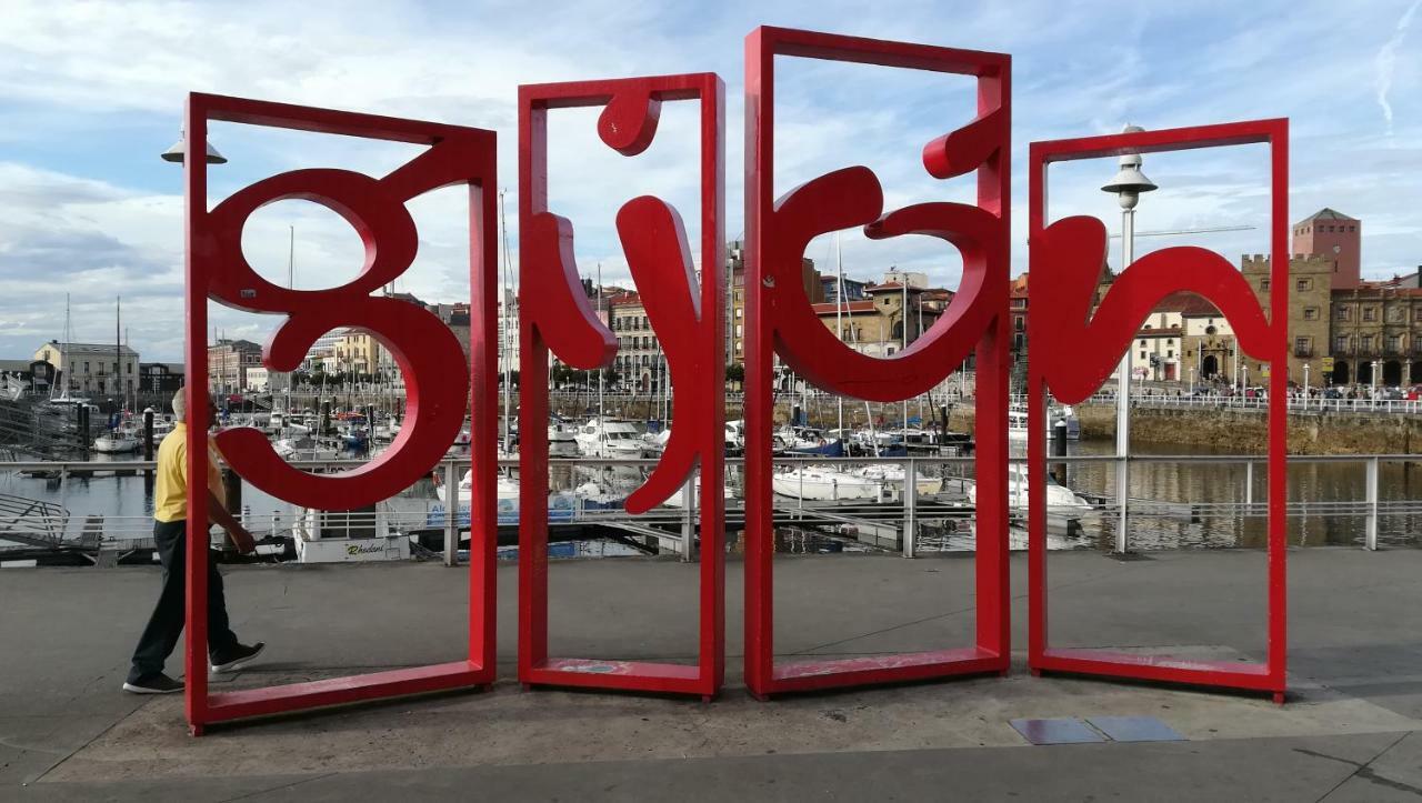 Plaza Fernando Vi Cerca Playa Arbeyal Gijón